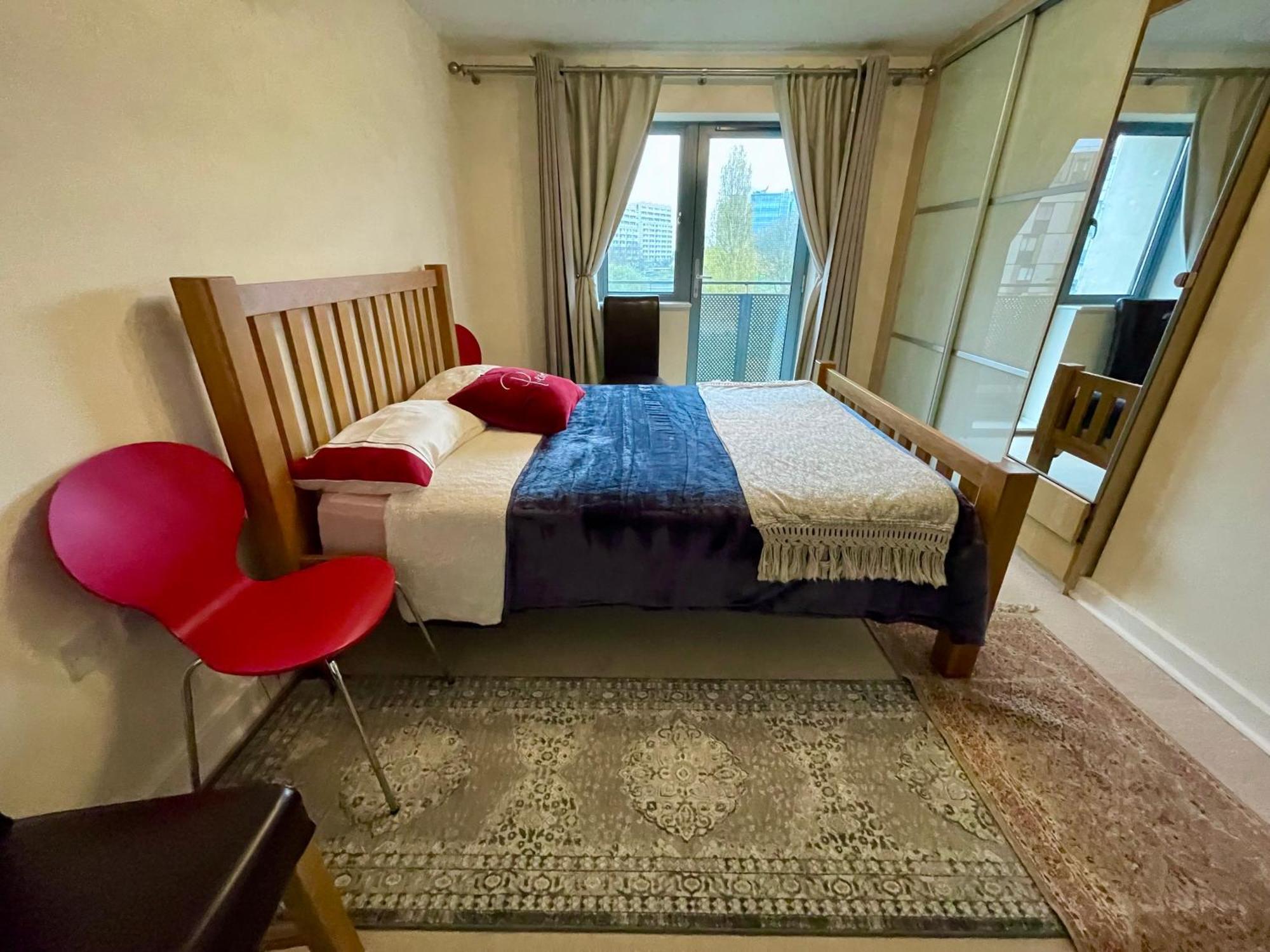 Luxury 2 Bedroom Apartment- Lake View - Free Parking - Wembley Stadium 5Km Londra Dış mekan fotoğraf